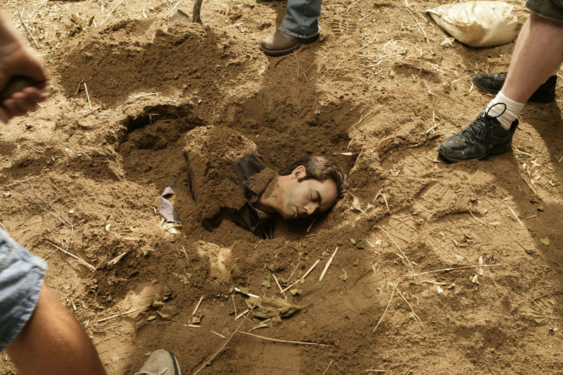 Illustration for article titled Spoilery Pics From Lost, Heroes, Terminator And Smallville